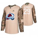 Maglia Hockey Colorado Avalanche Nathan Mackinnon Veterans Day Camuffamento