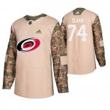 Maglia Hockey Carolina Hurricanes Jaccob Slavin Veterans Day Camuffamento
